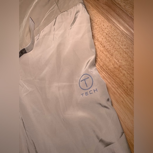 Tumi Men’s Rain Jacket Size XL Beige Color - Picture 8 of 16